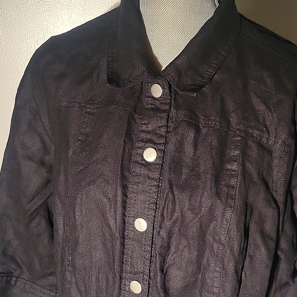 Lucy & Laurel Woman's 100% Linen Black Snap Down Top, Size: 1X - Picture 2 of 10